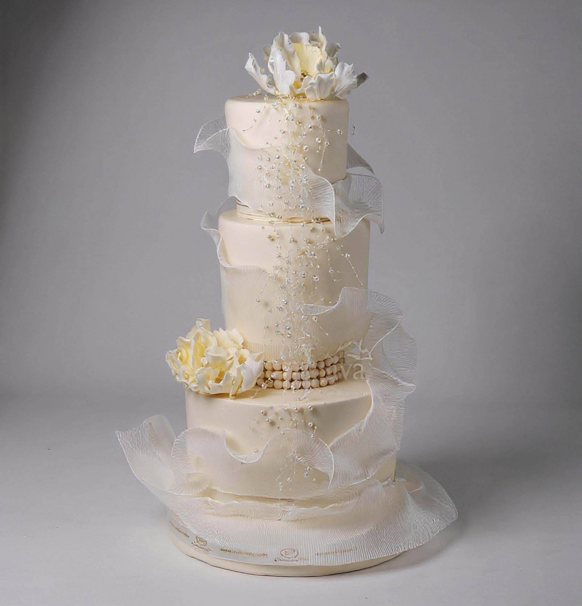 Liva İpeksi İncili Düşler Özel Pasta