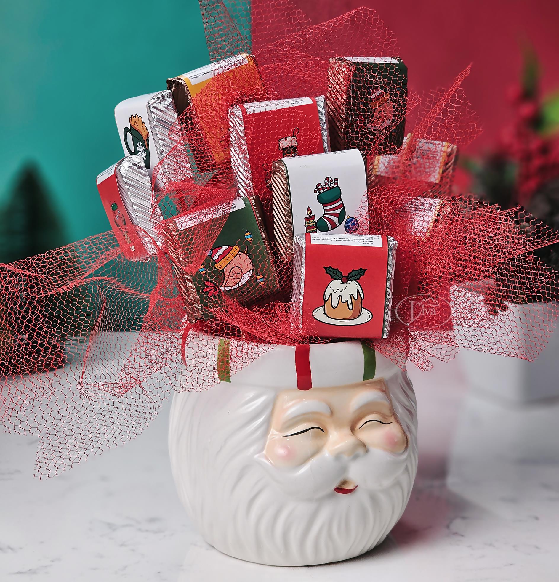 Liva Neşeli Noel Baba Çikolata Sunumu