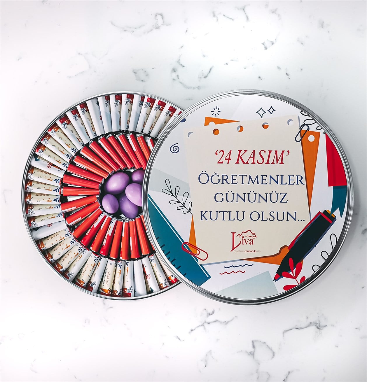 Metal Kutu Öğretmenler Günü Çikolatası Beyaz Tasarım (80 Adet Napoliten Çikolata)