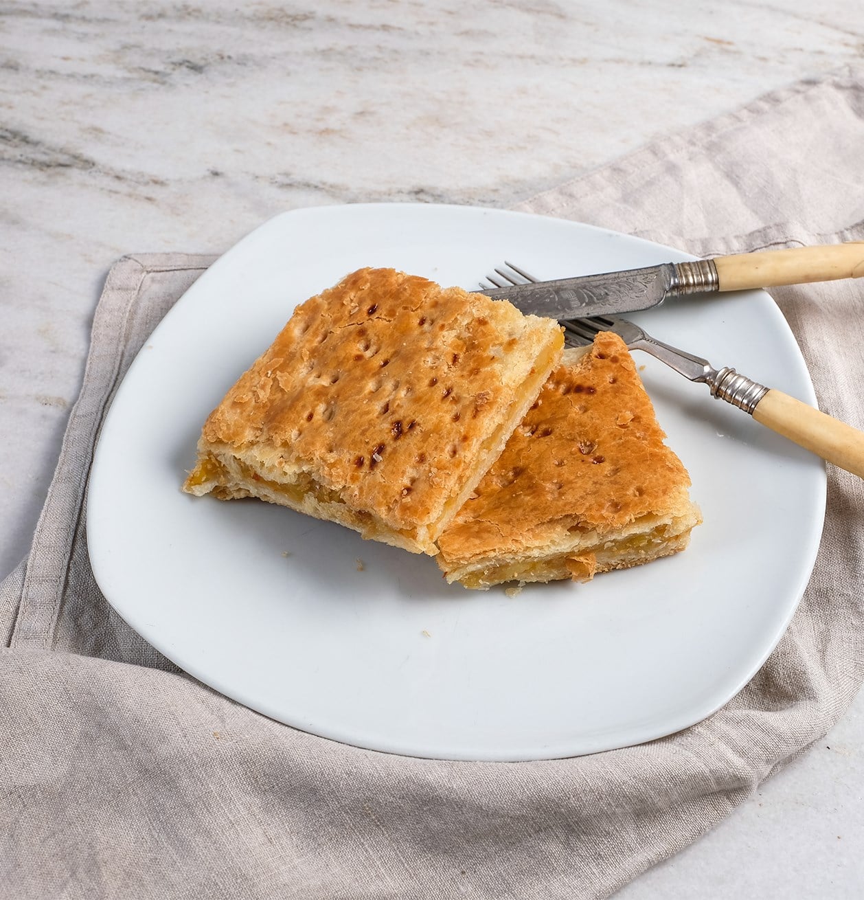 Patatesli Tepsi Böreği