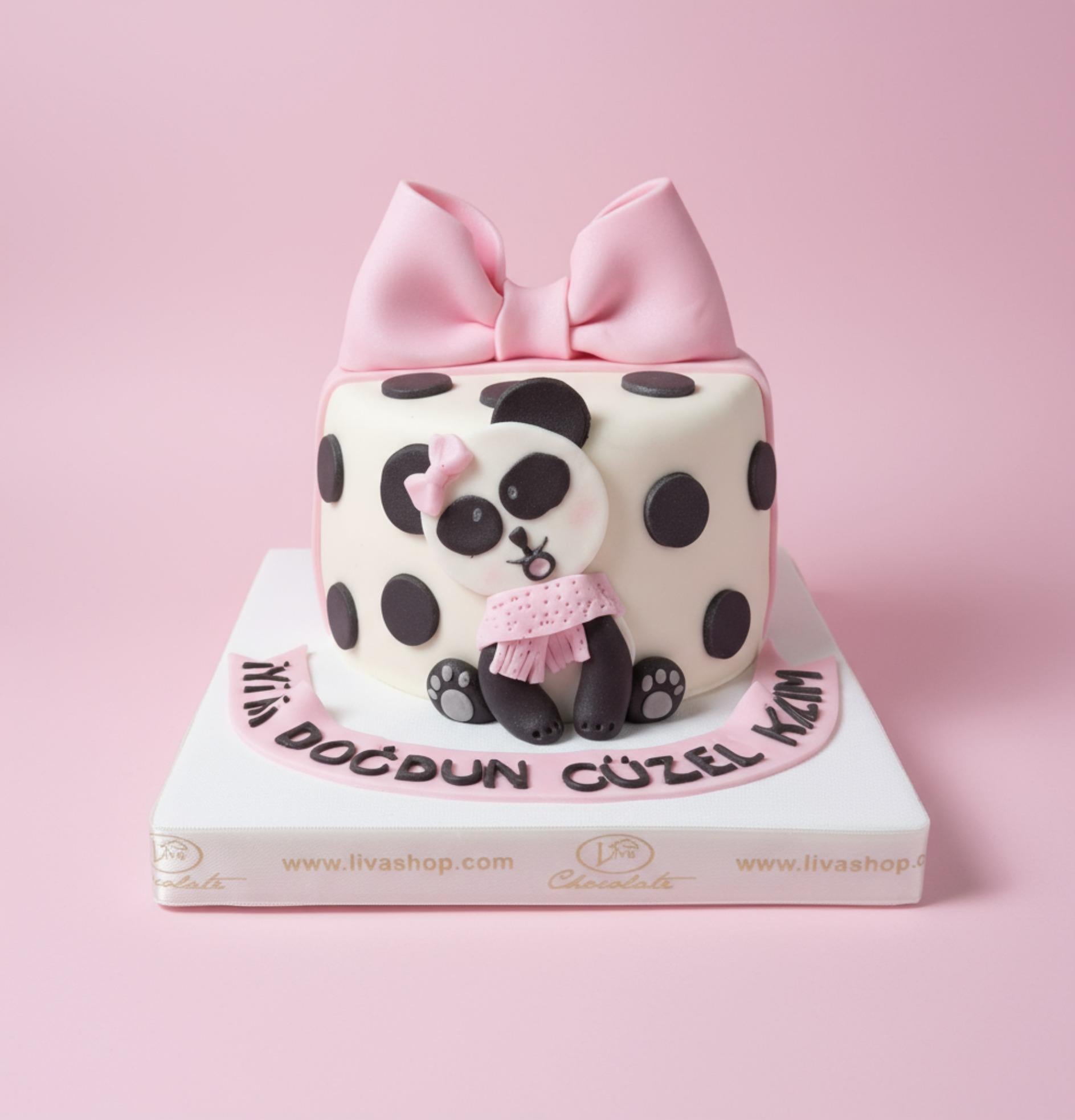 Pembe Fiyonklu Panda Pastası