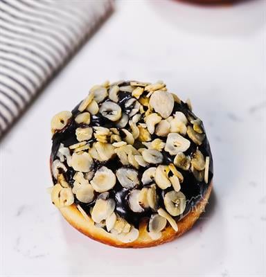 Fındıklı Bitter Çikolata Soslu Donut