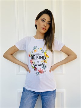 Be Kind Yazılı T-Shirt
