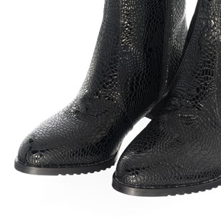 Costo shoesBot ve Çizme ModellerimizK976 Siyah Rugan Baskılı rahat Geniş Kalıp Büyük Numara Kadın Botları