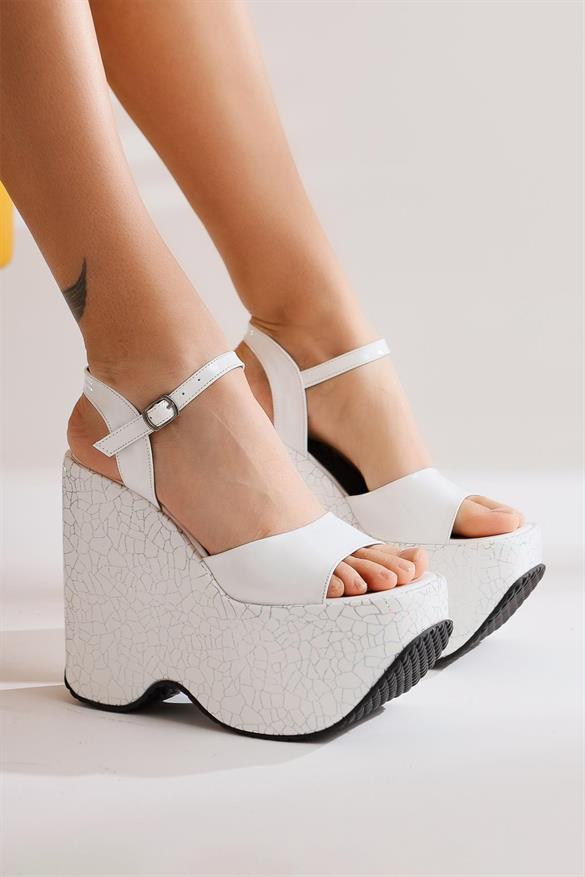 Jany Beyaz Rugan Kalın Tabanlı Platform Sandalet
