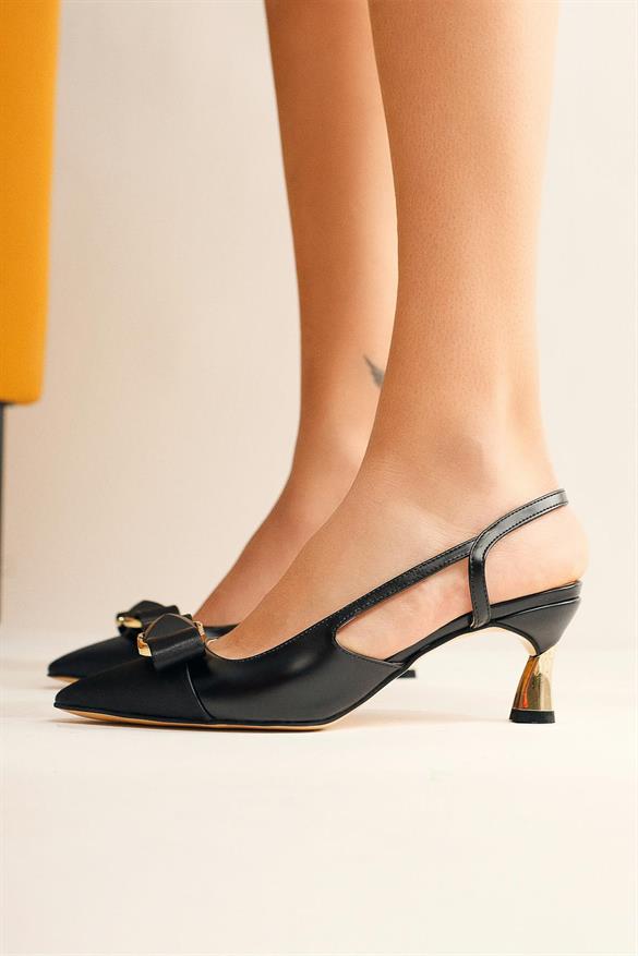 Mareen Siyah Sivri Burunlu Toka Detaylı Topuklu Ayakkabı
