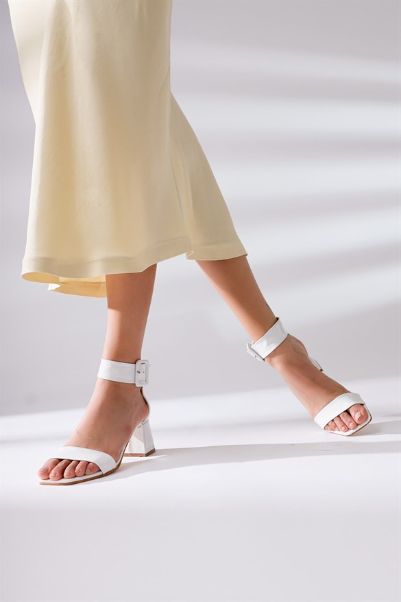 Rosella Beyaz Kırışık Rugan Kalın Bantlı Orta Topklu Ayakkabı