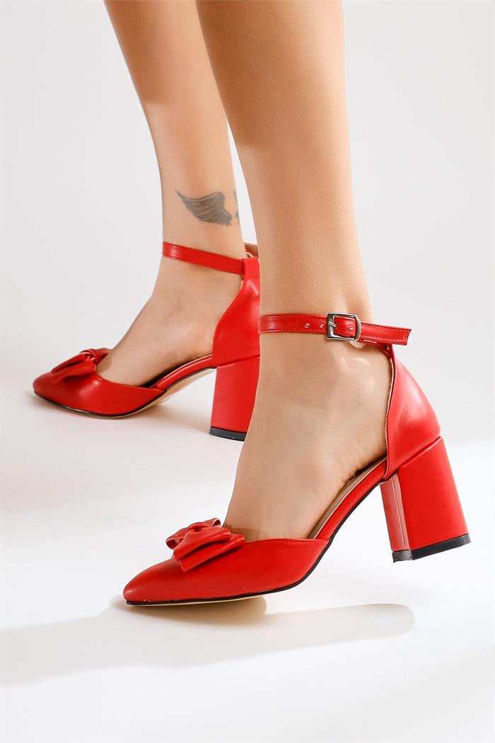 Leisy Kırmızı Fiyonk Detaylı Sivri Burunlu Sandalet