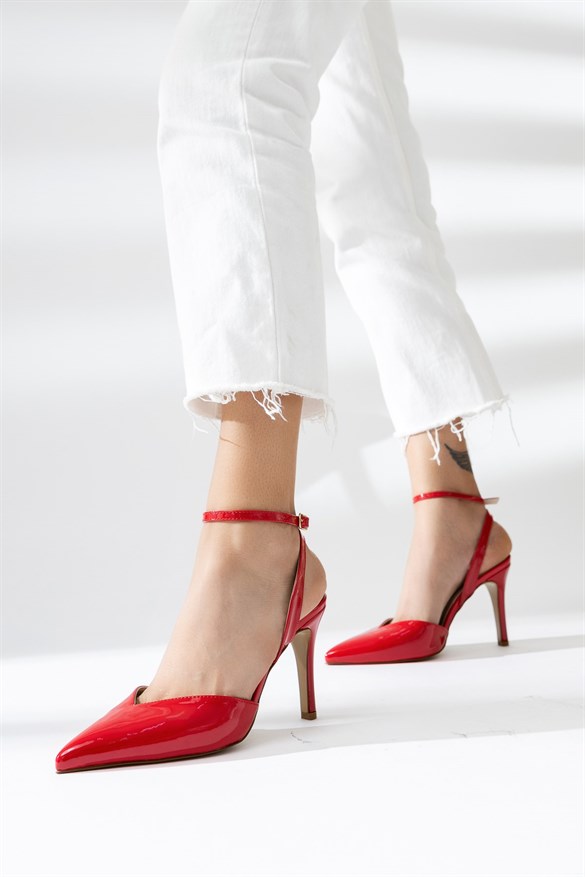 Cynthia Kırmızı Sivri Burunlu Asimetrik Kesim Topuklu Sandalet