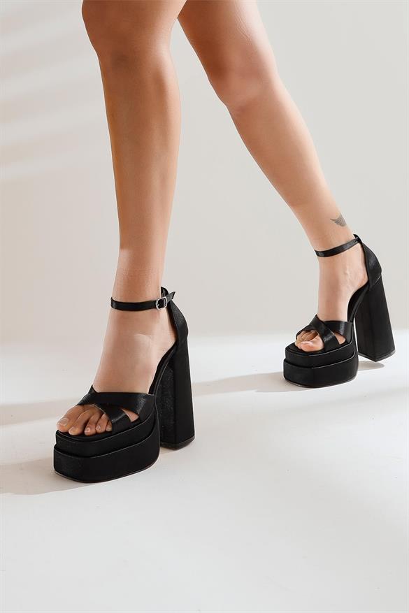 Elvor Siyah Çapraz Bantlı Kalın Topuklu Platformlu Sandalet