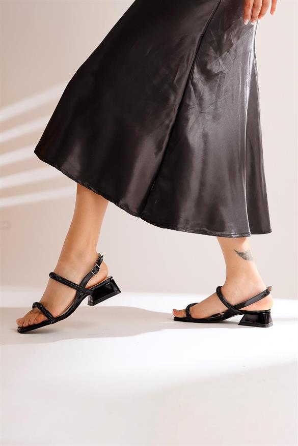 Eriola Siyah Taş Bantlı Alçak Topuklu Sandalet