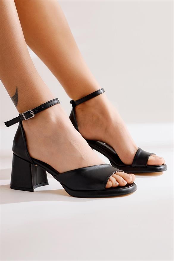 Grisel Siyah Kalın Topuklu Sandalet