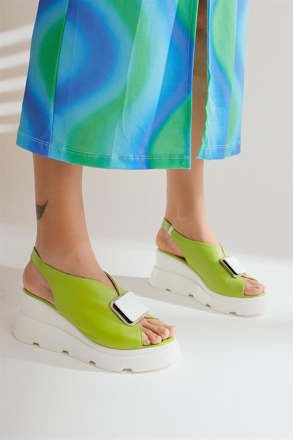 Hakiki Deri Lamitta Yeşil Toka Detaylı Sandalet