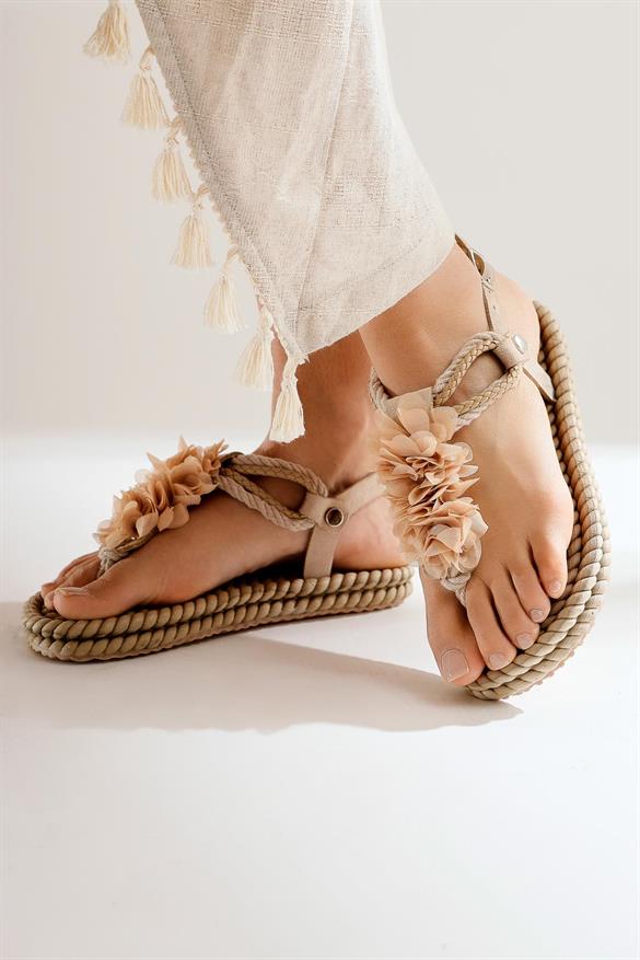 Perlita Bej Parmak Arası Düz Sandalet