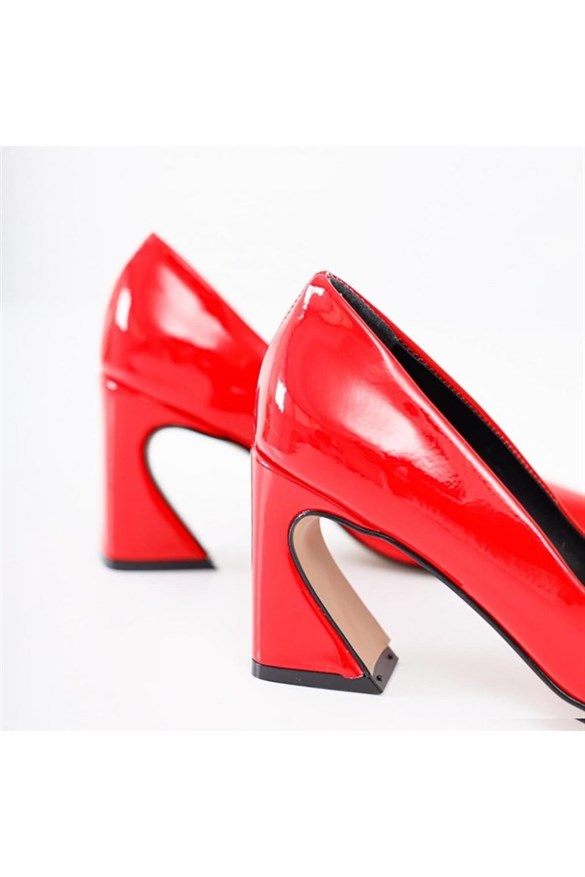 Quinn Kırmızı Rugan Topuk Detaylı Sivri Burun Ayakkabı