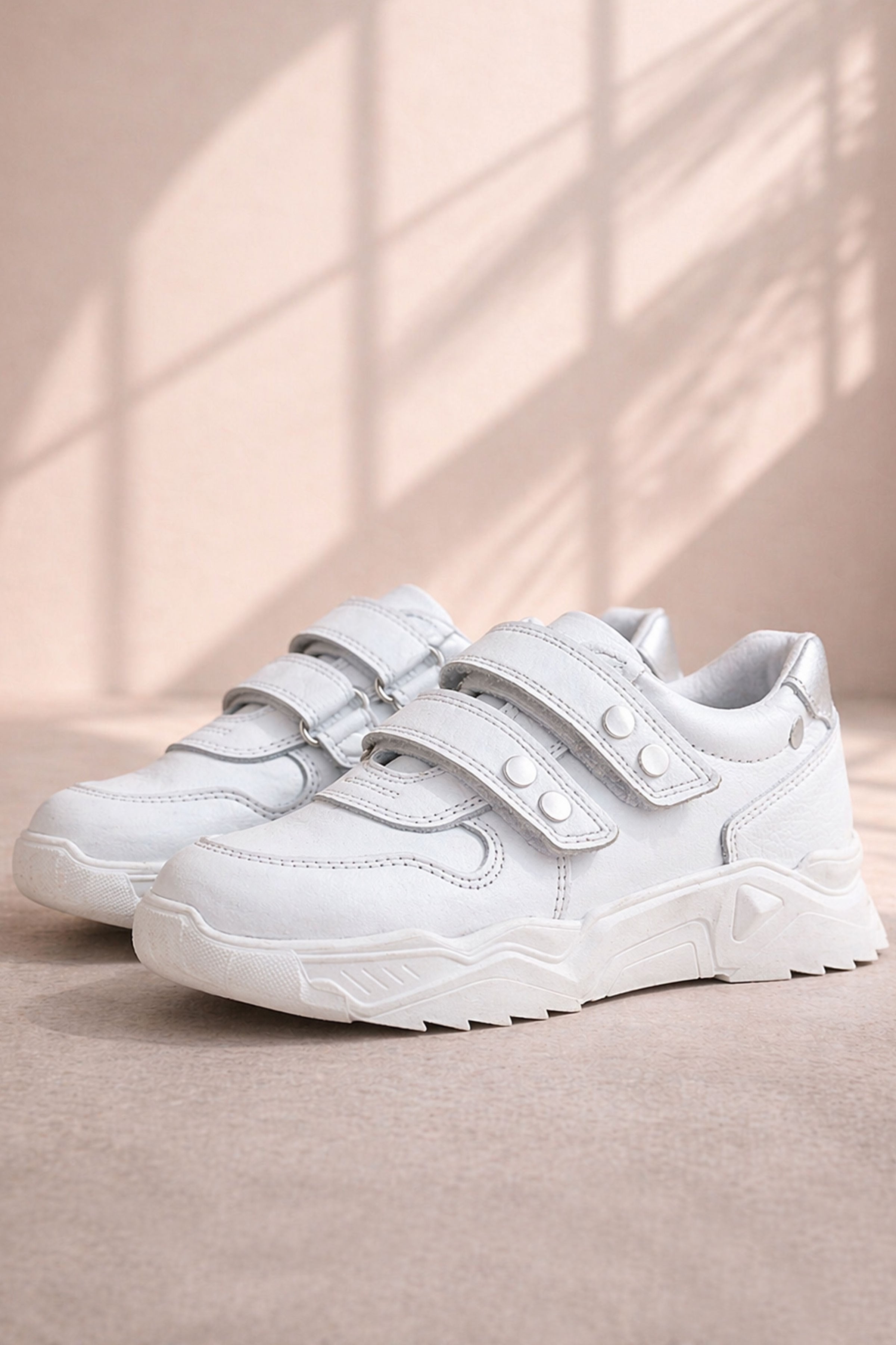Rakerplus Hakiki Deri Beyaz Metal Detaylı Kız Çocuk Sneakers Ayakkabı