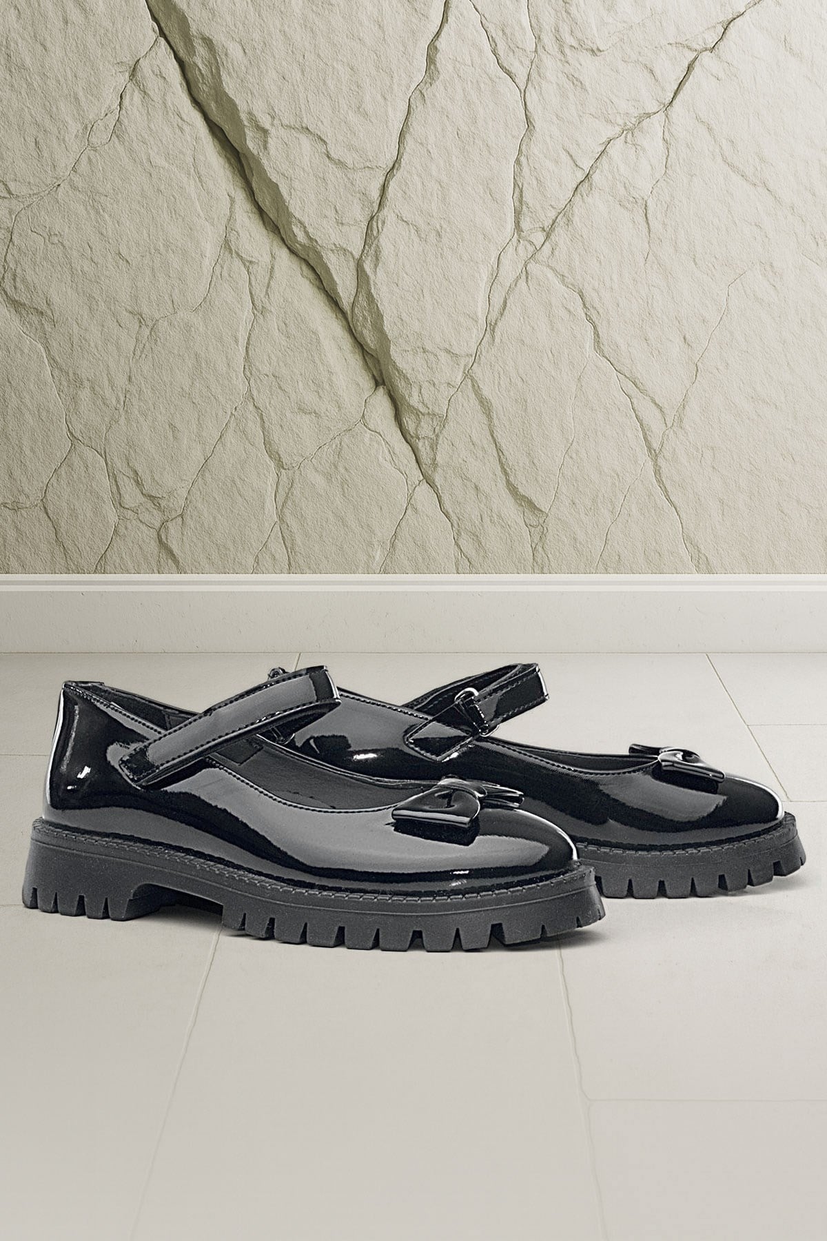 Rakerplus Siyah Rugan Kalın Tabanlı Cırtlı Kız Çocuk Babet