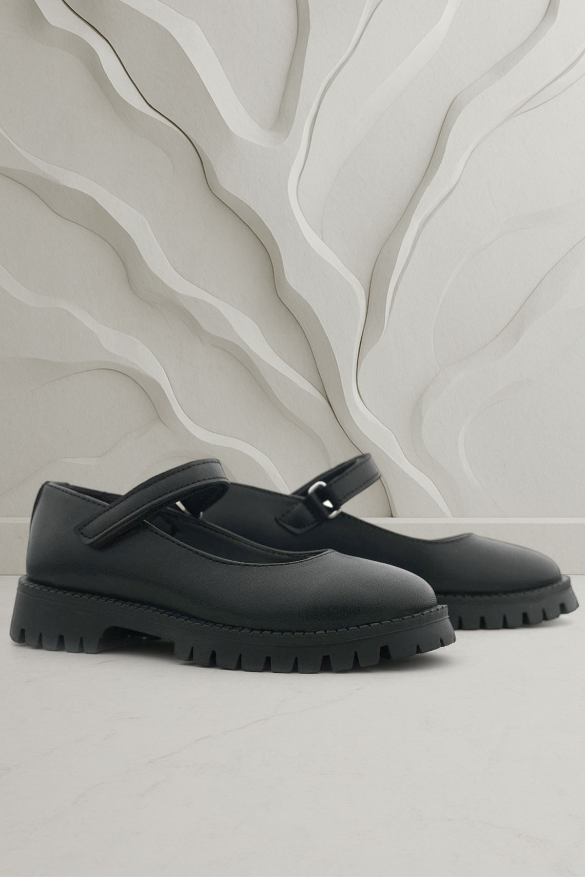 Rakerplus Siyah Mat Cırtlı Kalın Tabanlı Kız Çocuk Okul Ayakkabısı