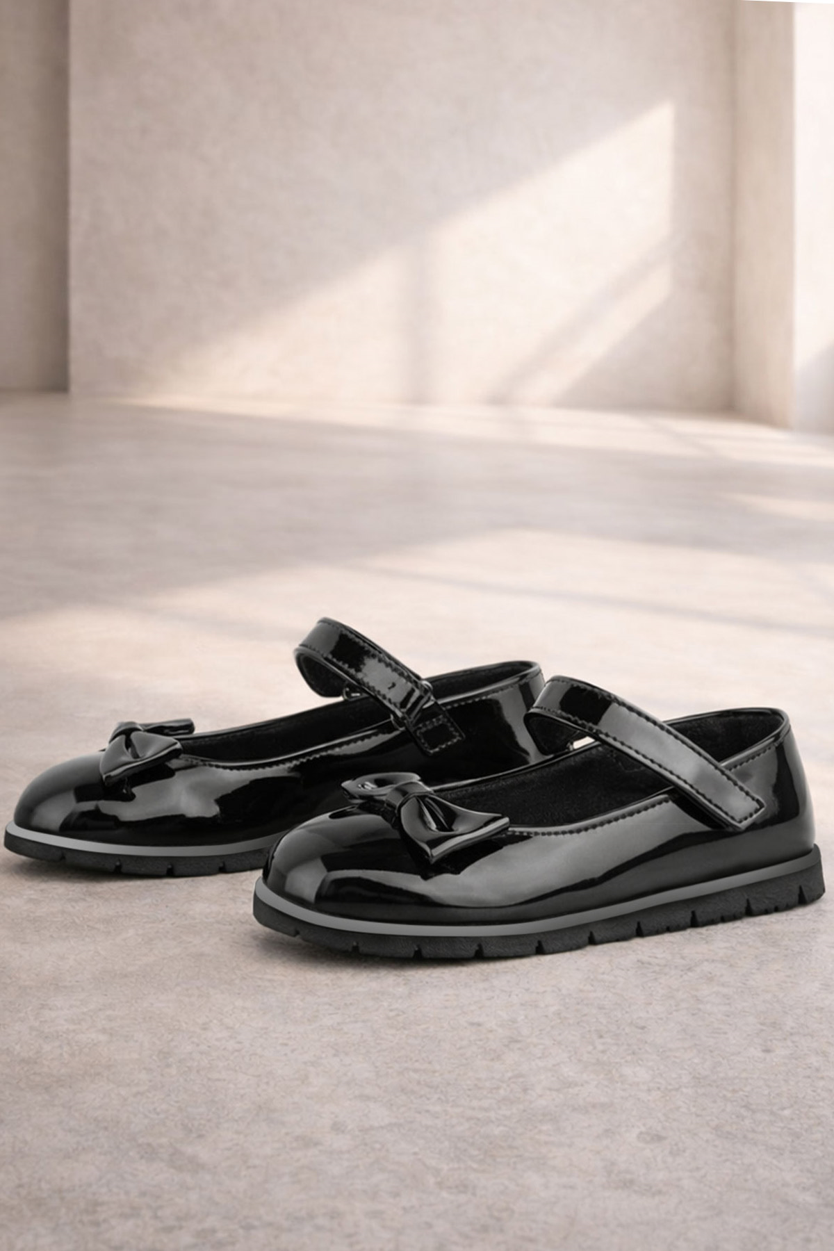 Rakerplus Siyah Rugan Fiyonklu Cırtlı Kız Çocuk Babet