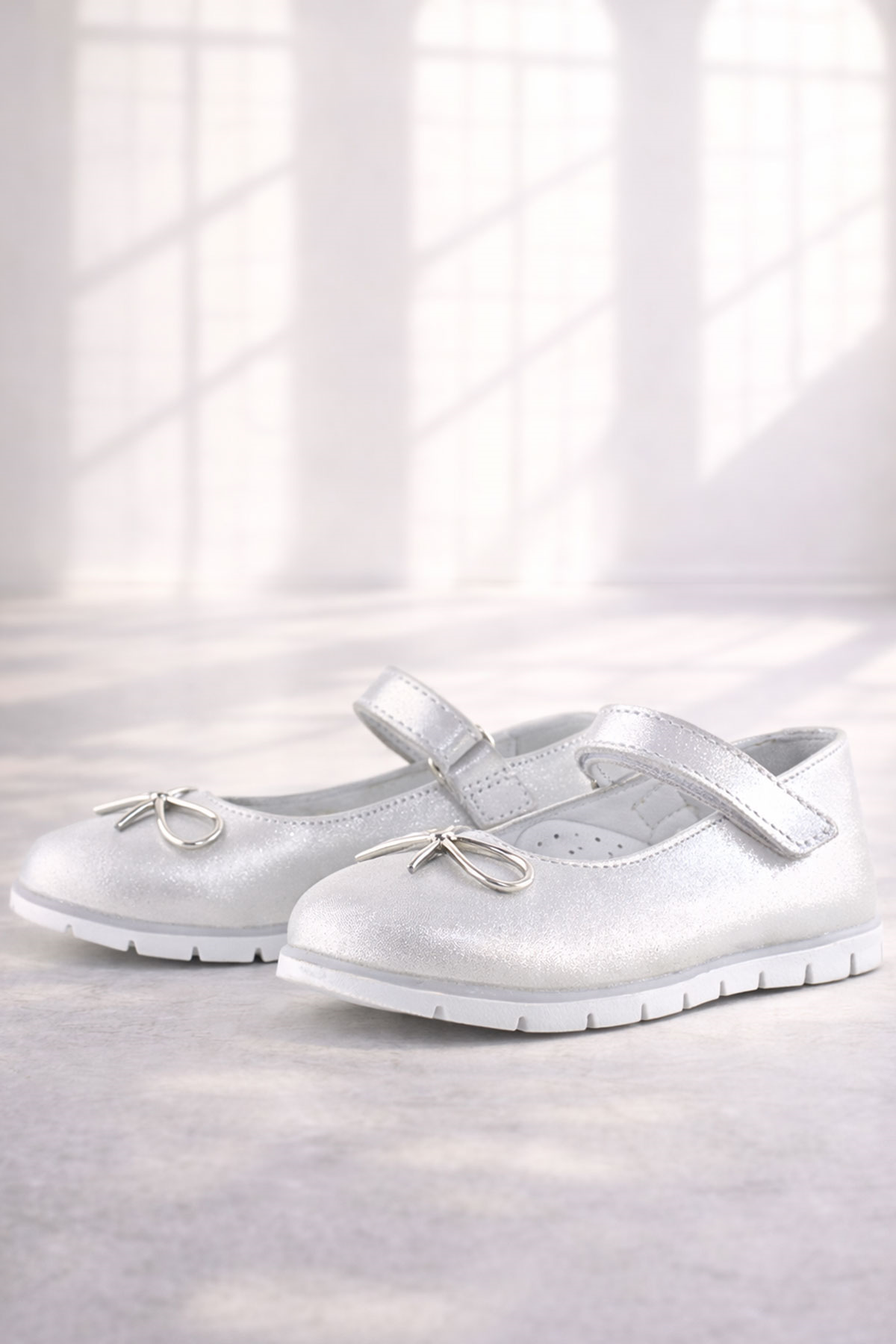 Rakerplus Hakiki Deri Gümüş Cırtlı Kurdele Detaylı Kız Çocuk Babet