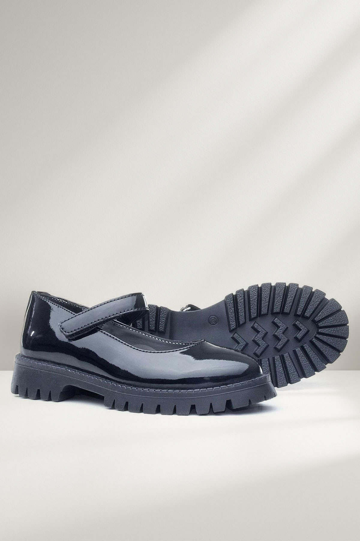 Rakerplus Siyah Rugan Cırtlı Kalın Tabanlı Kız Çocuk Okul Ayakkabısı