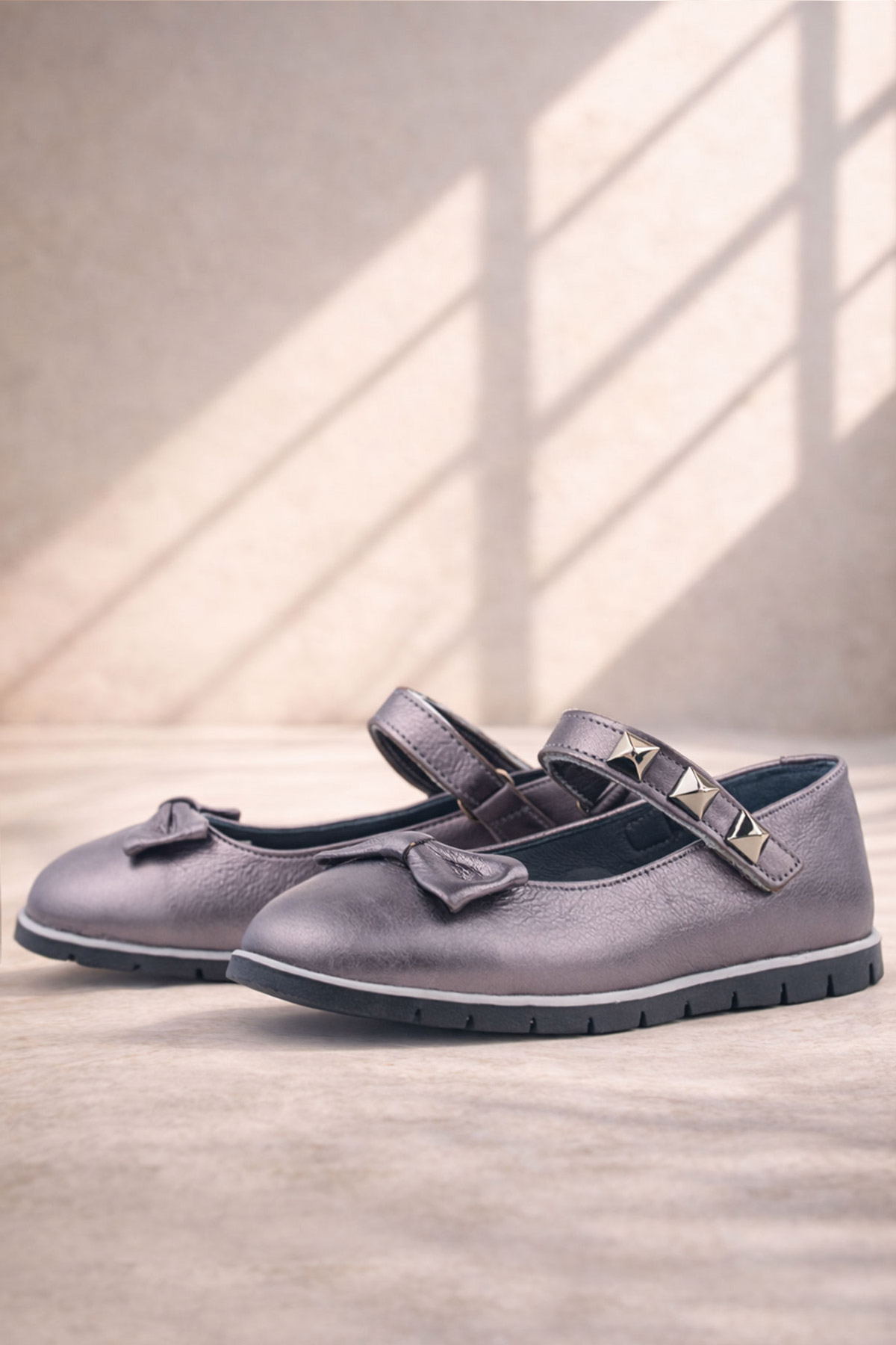 Rakerplus Hakiki Deri Platin Cırtlı Metal Detaylı Kız Çocuk Babet Ayakkabı