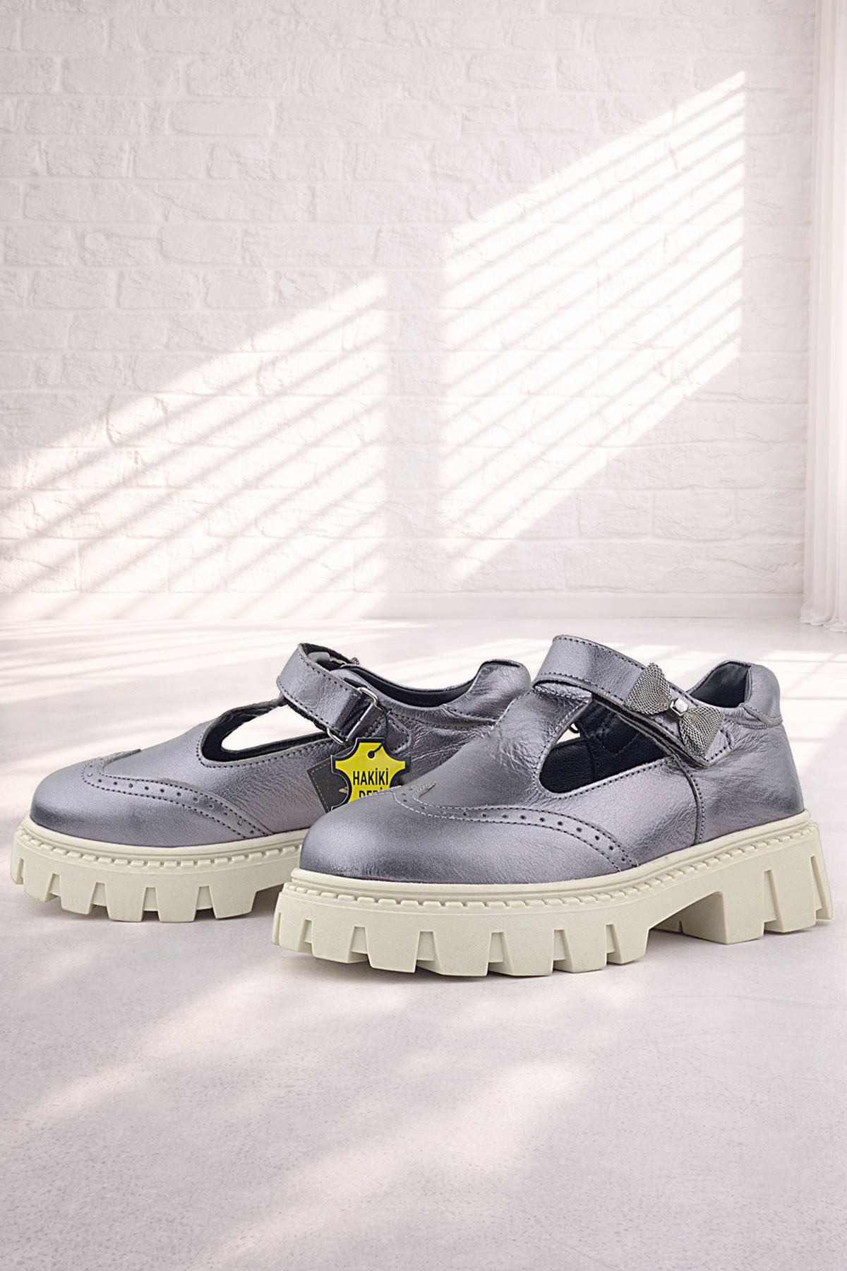 Rakerplus Hakiki Deri Platin Krem Tabanlı Cırtlı Kurdeleli Kız Çocuk Okul Ayakkabı