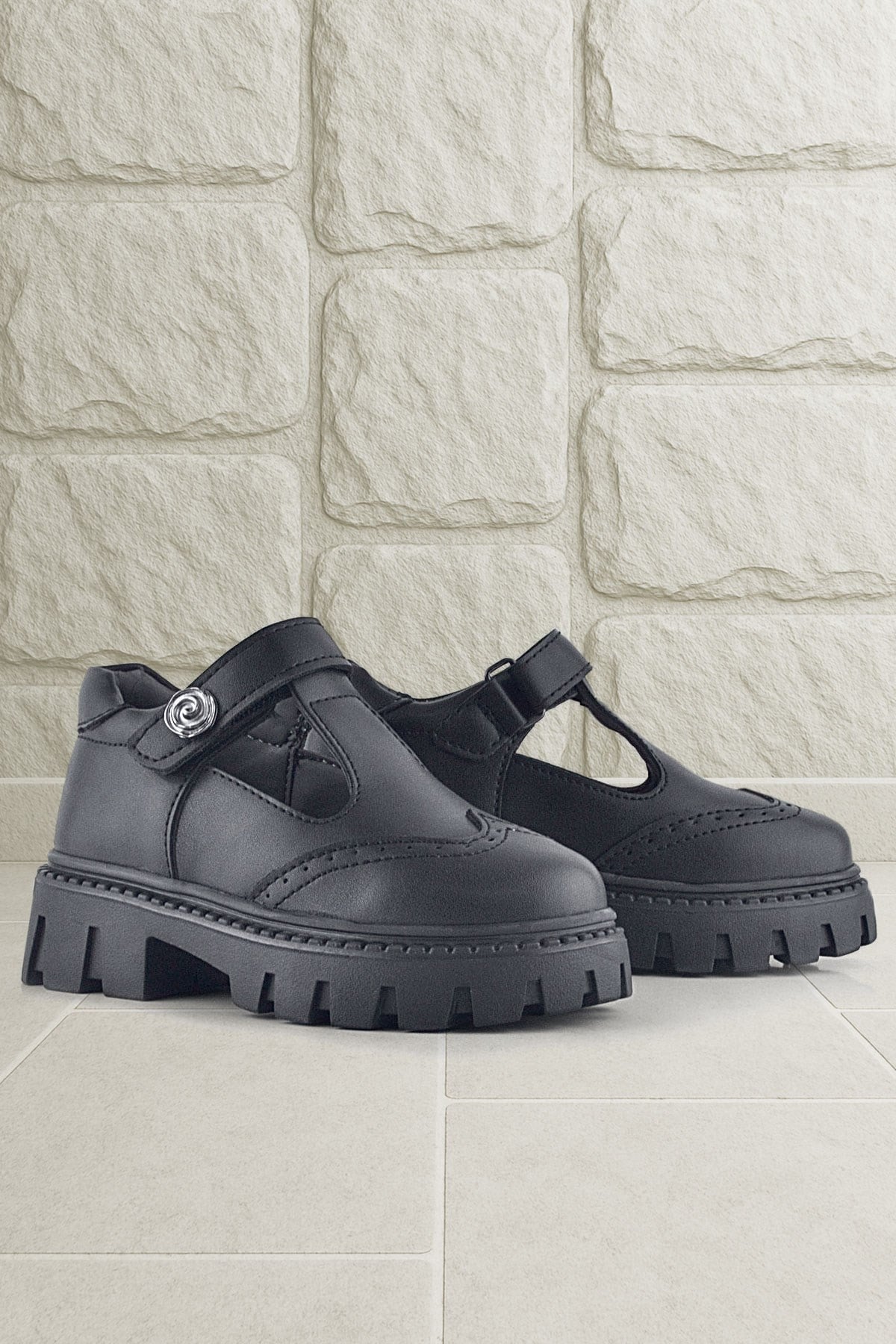 Rakerplus Siyah Mat Cırt Cırtlı Metal Detaylı Kız Çocuk Günlük Ayakkabı