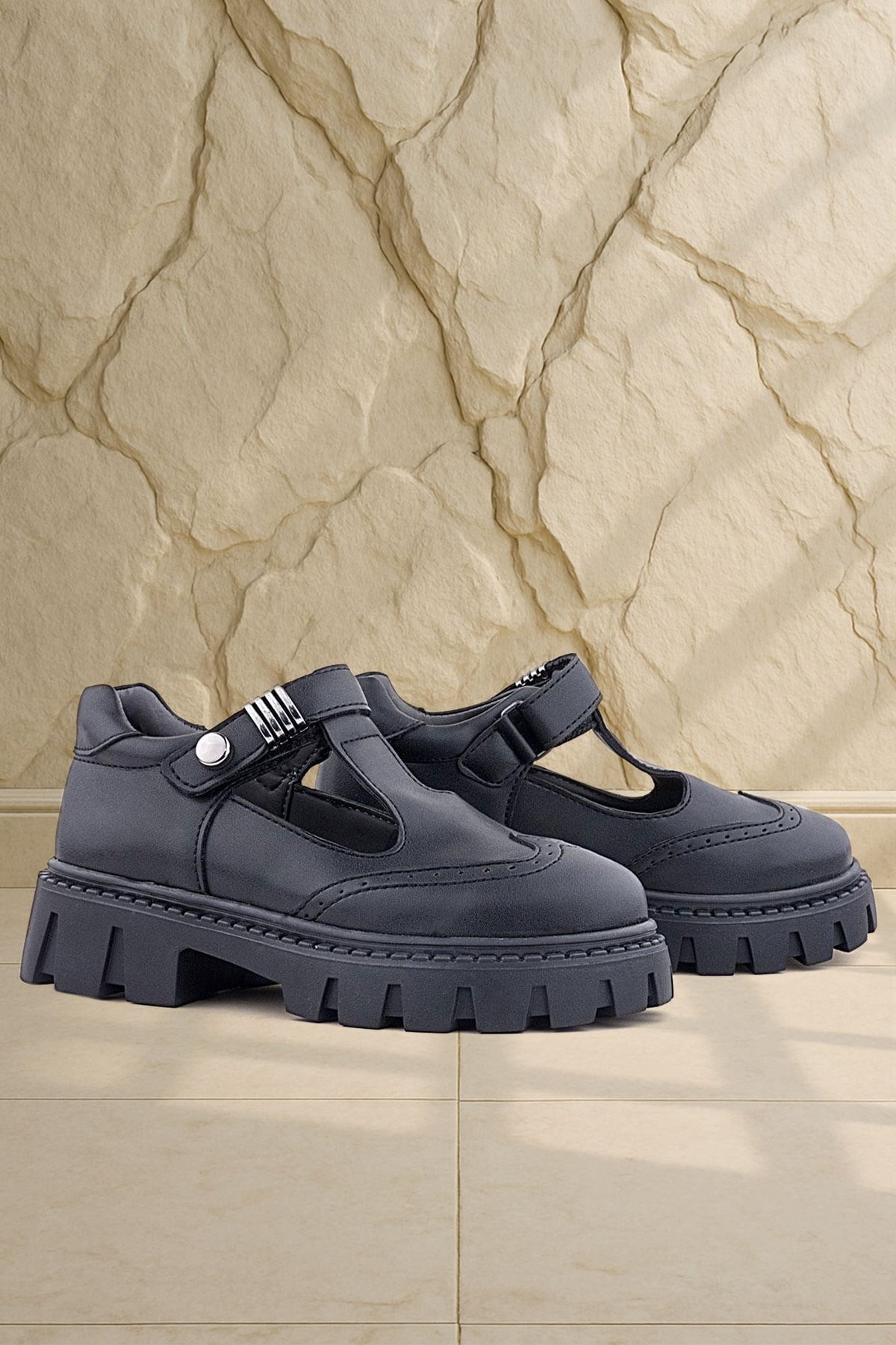 Rakerplus Siyah Mat Cırtlı Toka Detaylı Kız Çocuk Okul Ayakkabı