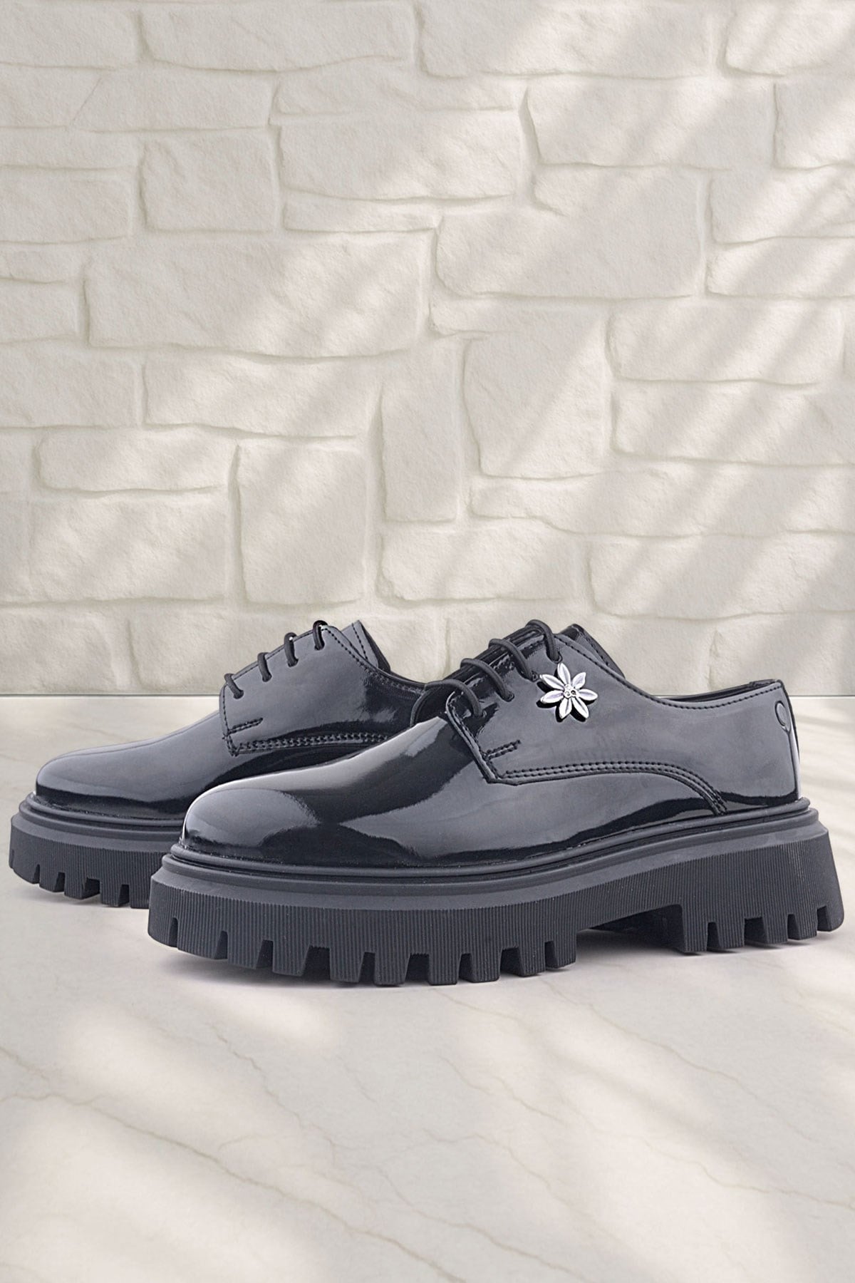 Rakerplus Siyah Rugan Bağcıklı Çiçek Detaylı Oxford Günlük Ayakkabı