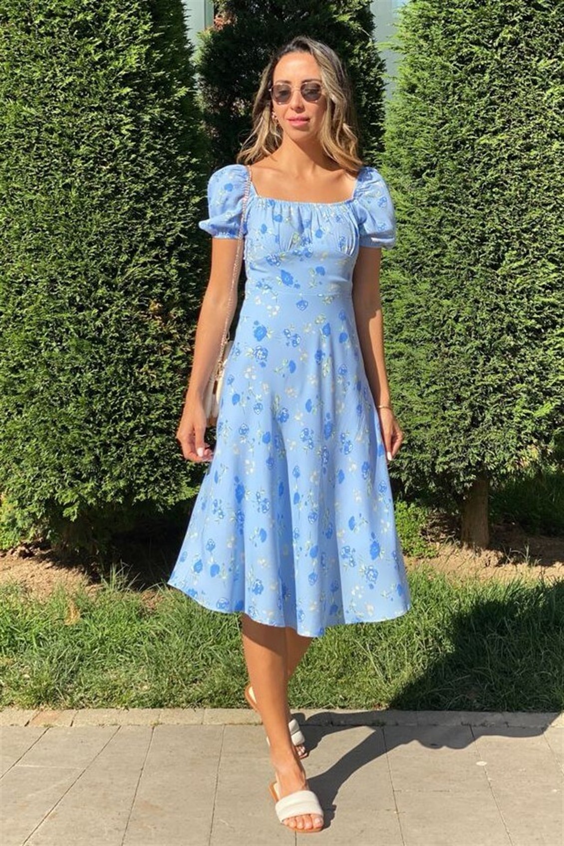 Sırtı Gipeli Çiçekli Elbise-Mavi
