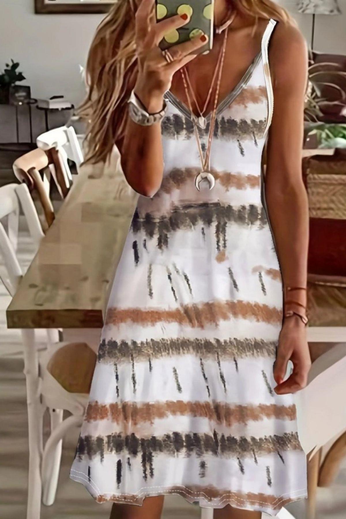 V Yaka Askılı Desenli Süprem Elbise - Kahve