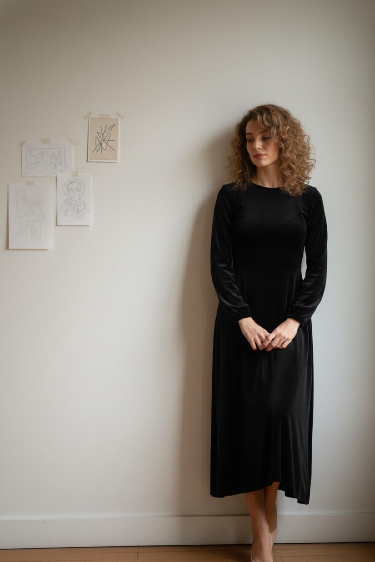 Pure Elegance Siyah Midi Kadife Elbise