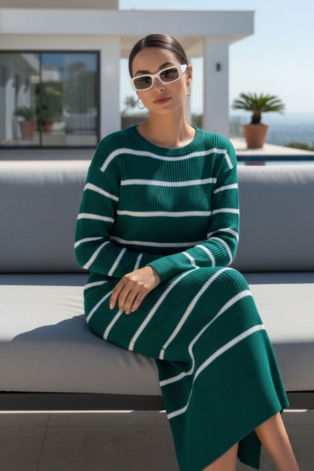 Kadın Çizgili Triko Uzun Elbise – Doğal Tarz, Rahat Fit, Yırtmaç Detaylı – Yeşil