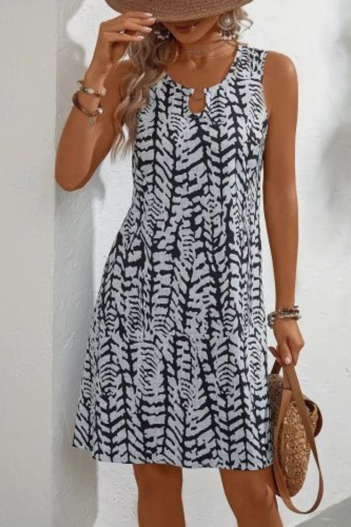 Kolsuz Halka Detaylı Desenli Bürümcük Elbise - Siyah