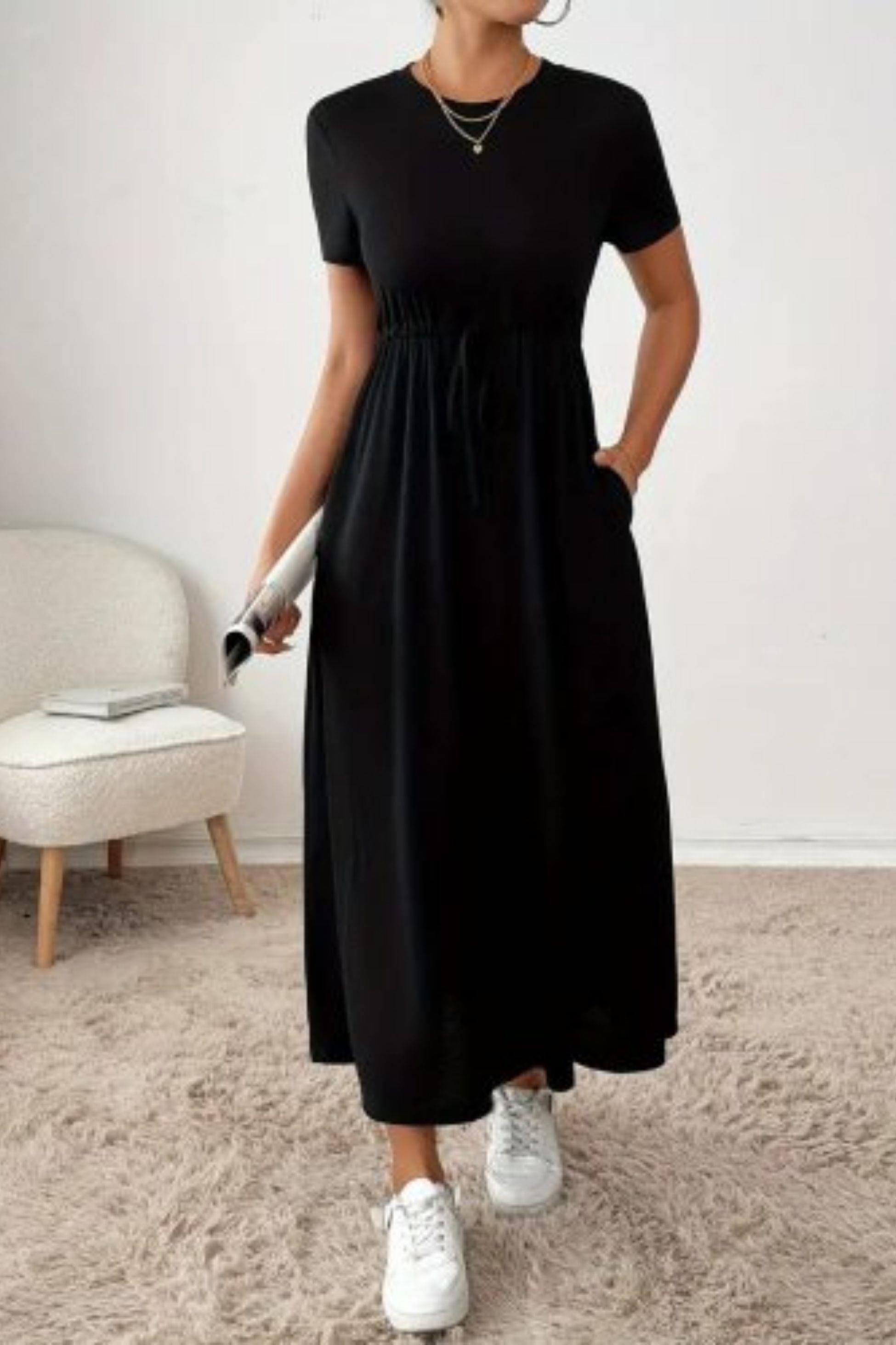 Bisiklet Yaka Beli Büzgülü Cepli Midi Elbise  - Siyah