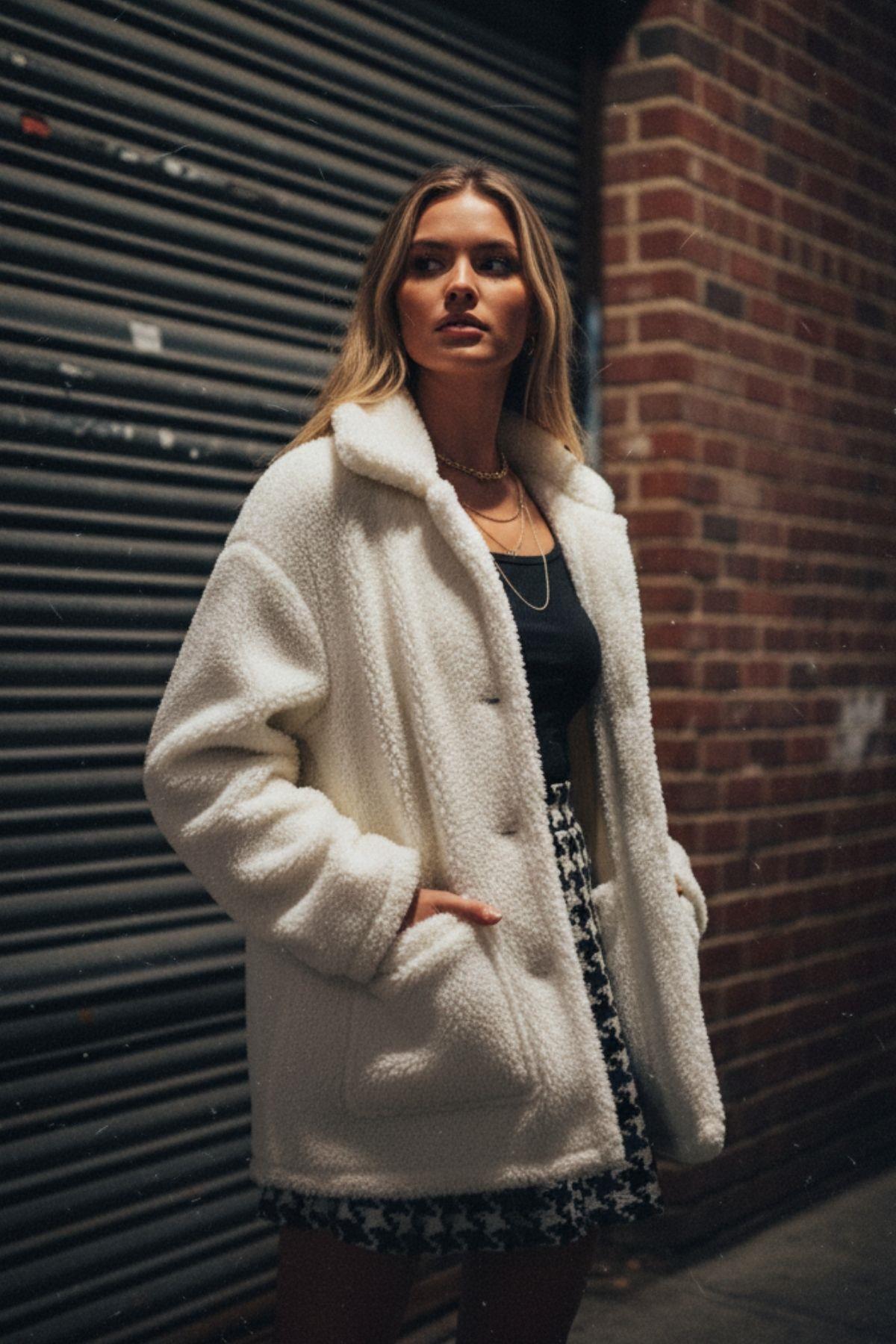 Kadın Peluş Teddy Kaban – Ekru Düğmeli