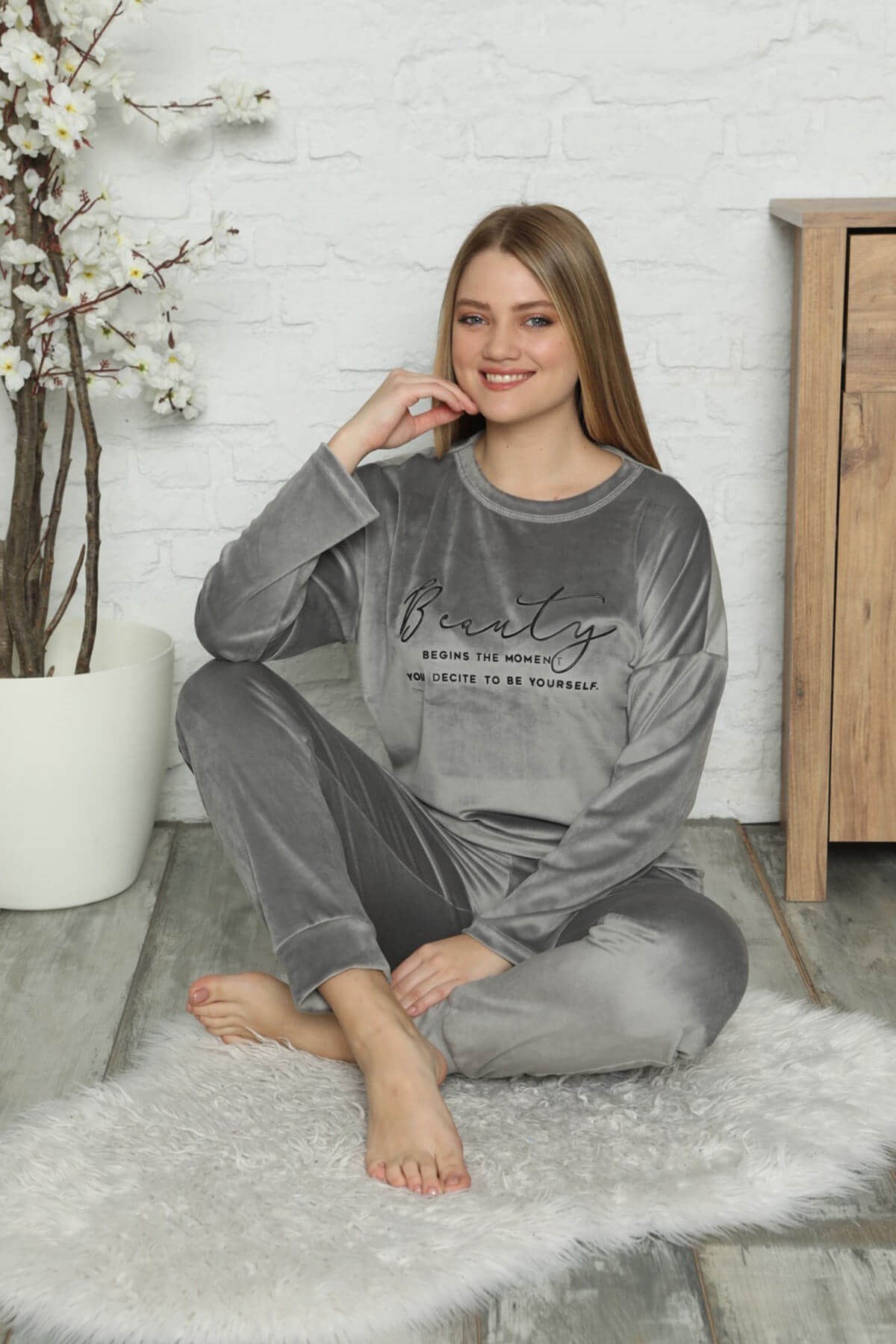 Beauty Yazılı Kadife Pijama Takımı