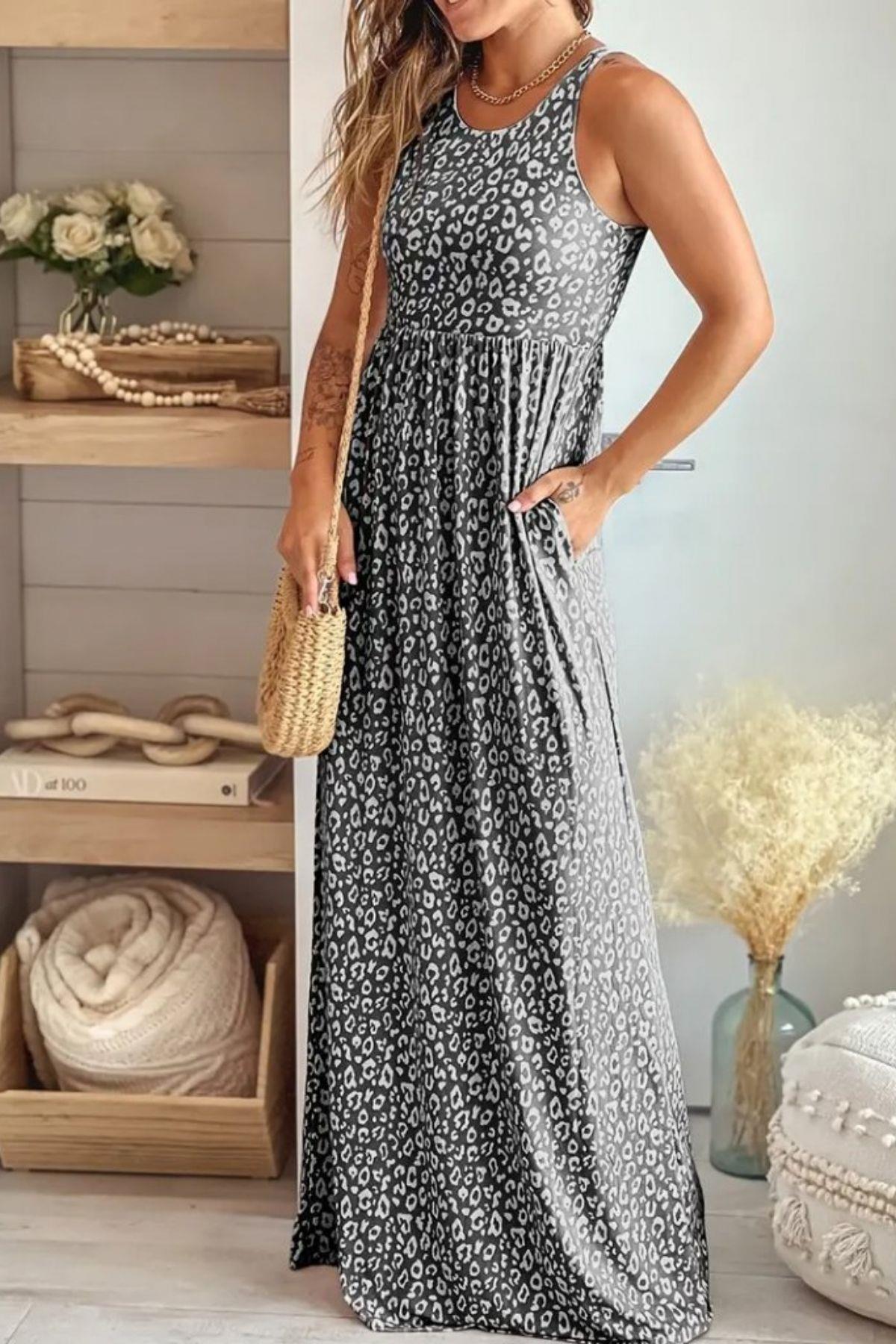 Yuvarlak Yaka Cepli Uzun Süprem Elbise - Siyah