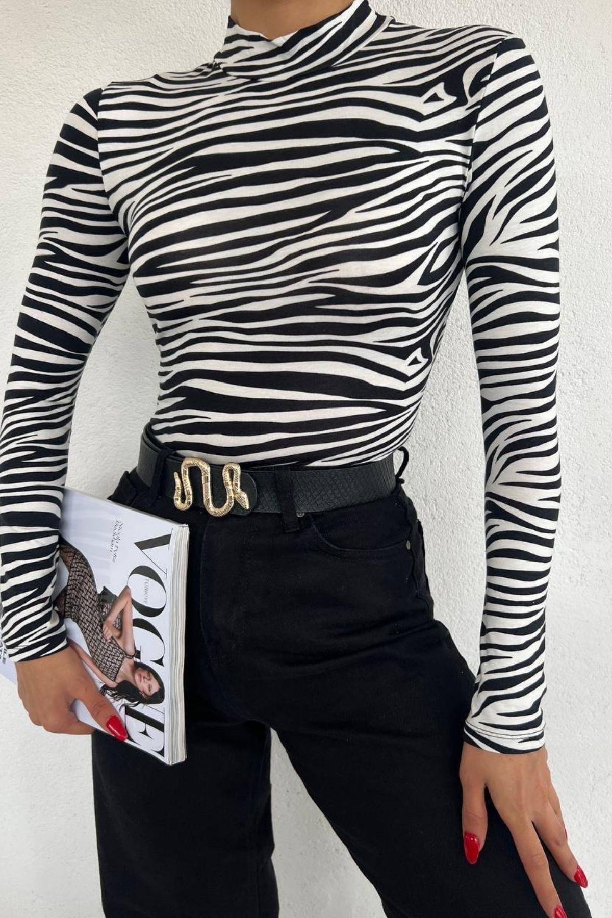 Dik Yaka Uzun Kollu Zebra Desenli Body Beyaz