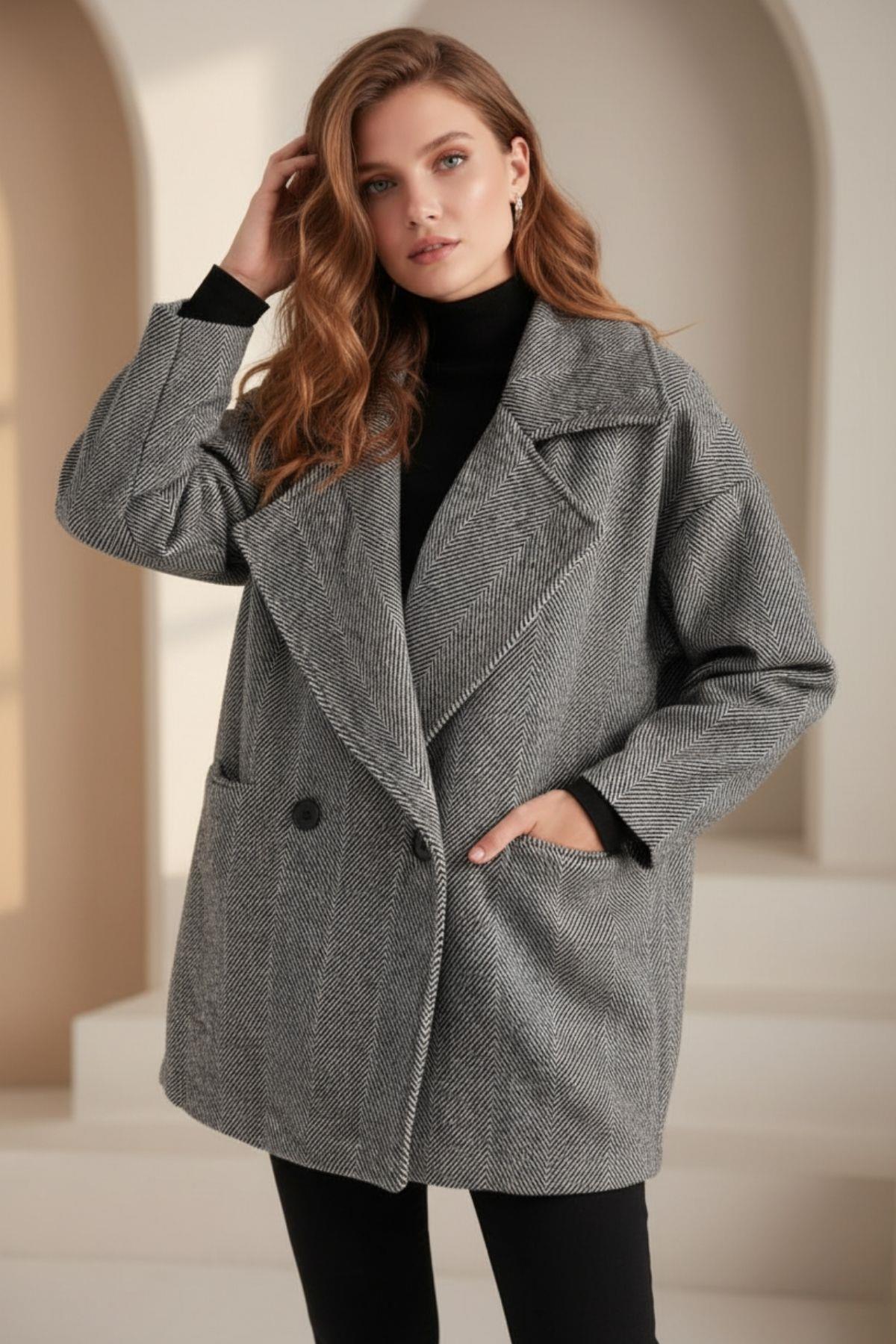 Kadın Geniş Yaka Oversize Siyah Kaban