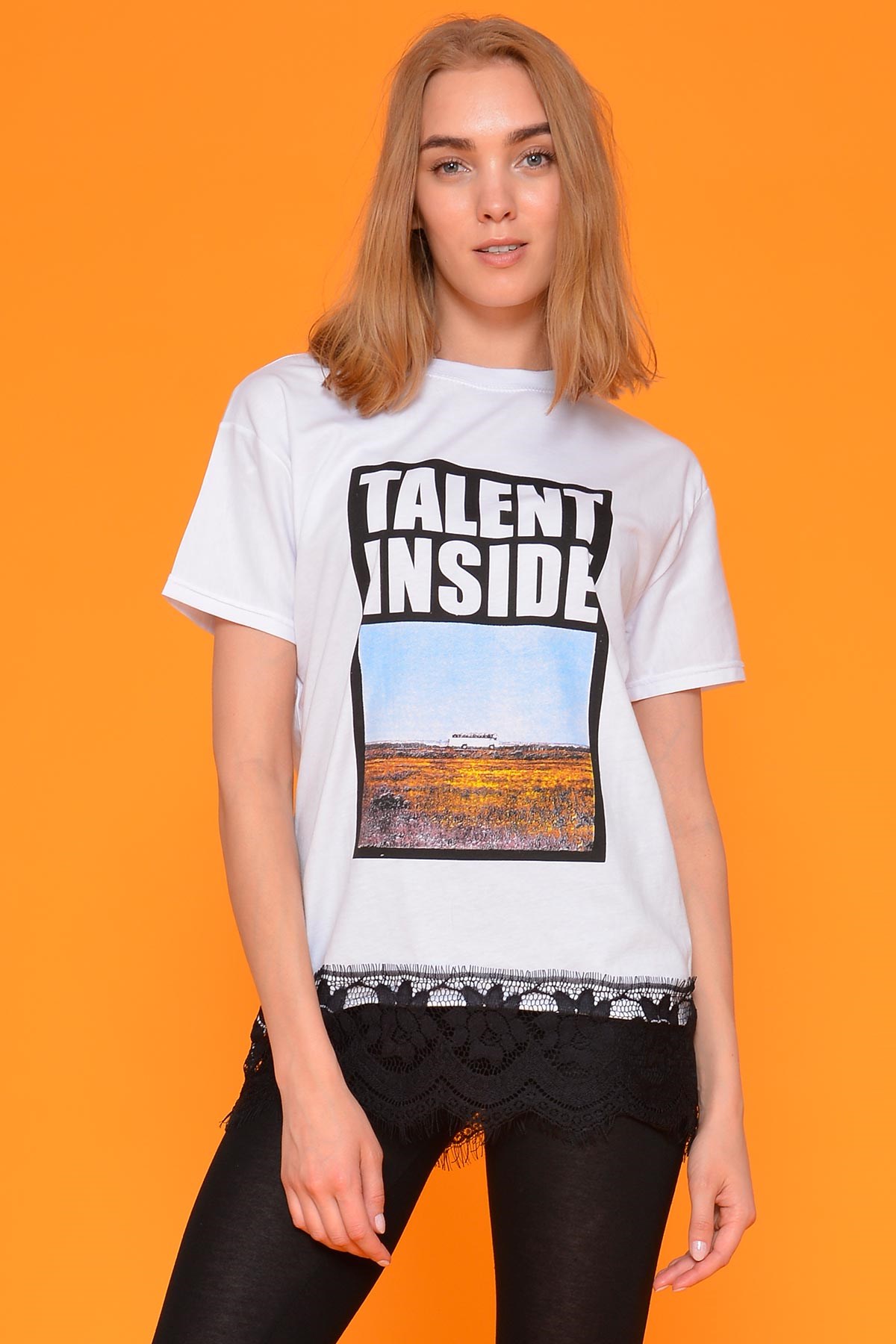 Eteği Dantelli T-Shirt