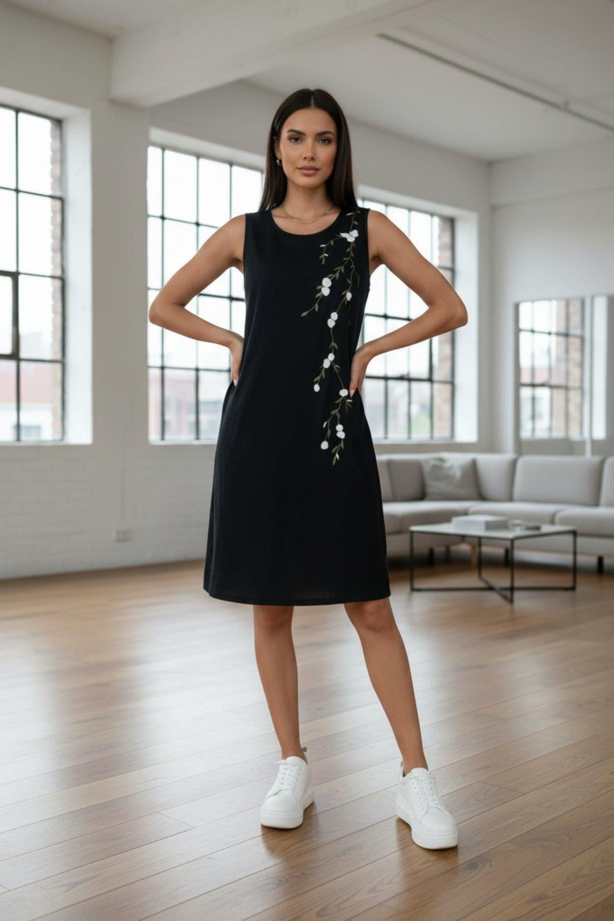 Kolsuz Çiçek Desenli Mini Elbise - Siyah