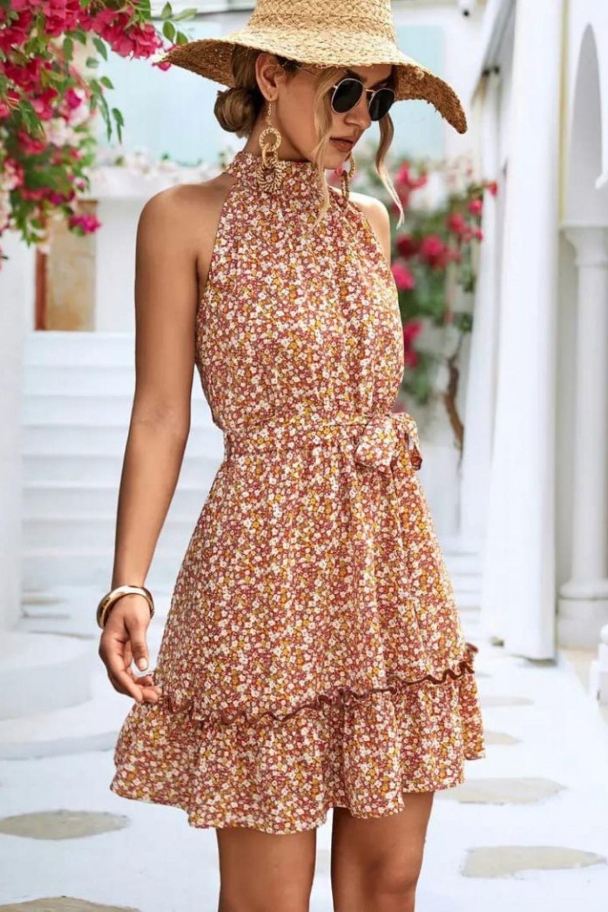 Halter Yaka Eteği Volanlı Kuşaklı Elbise Kahve