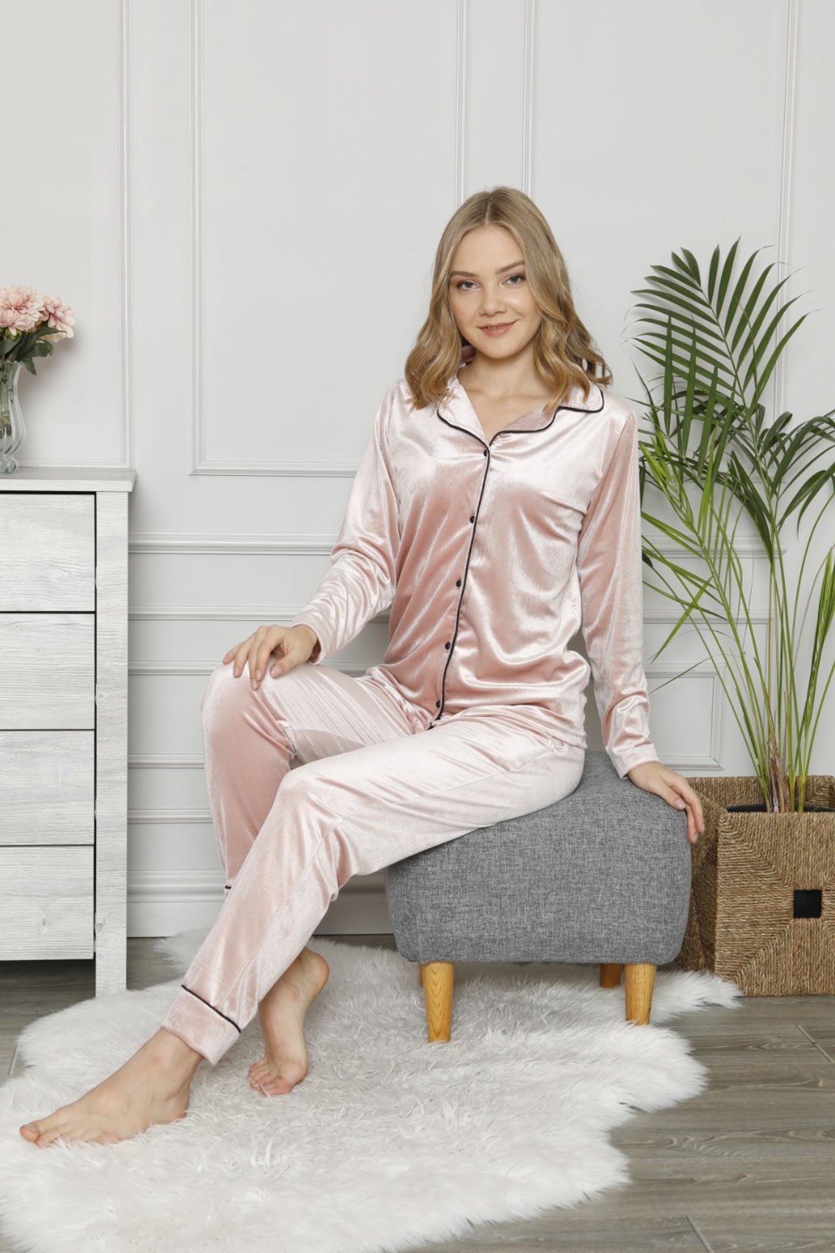 Kadife Önden Düğmeli Pijama Takımı Pudra
