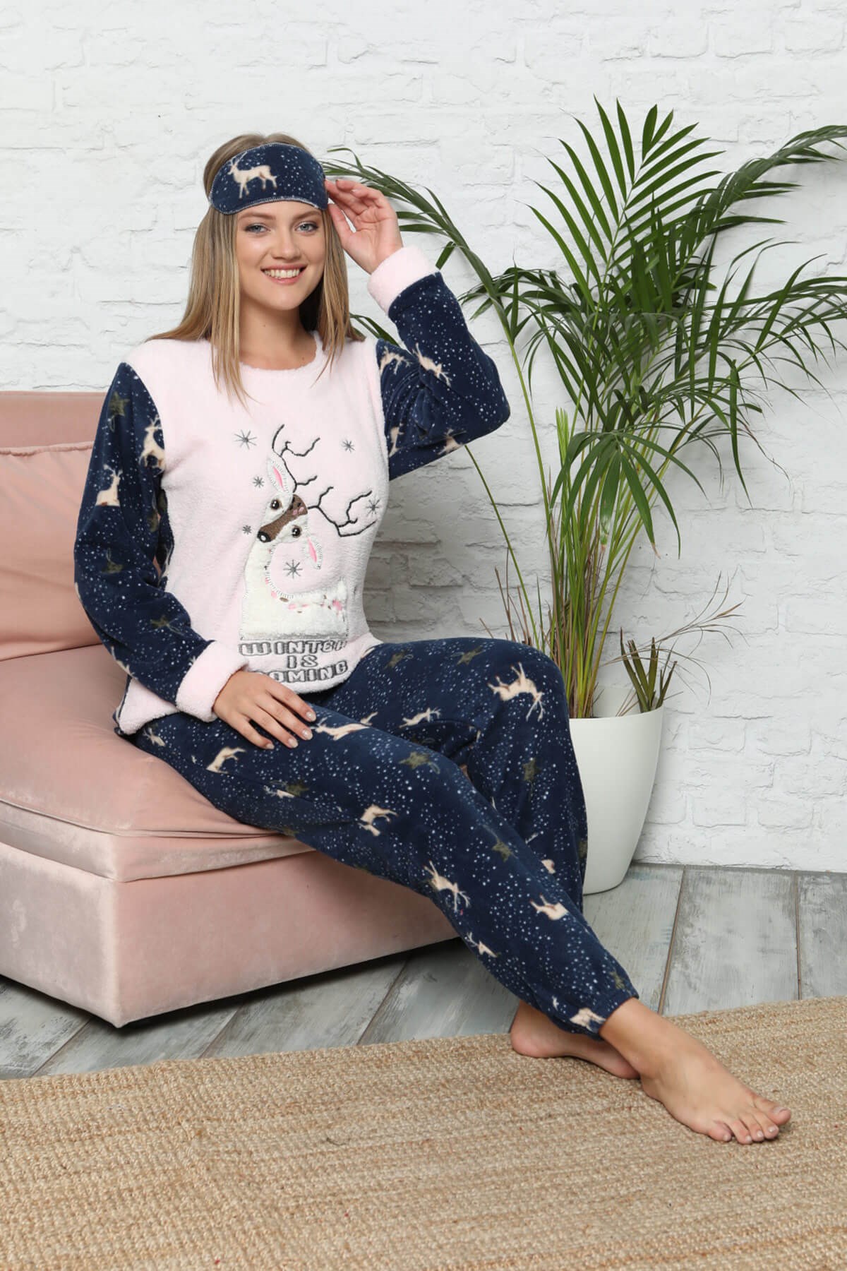 Kışlık Polar Geyik Detaylı Pembe Pijama Takımı