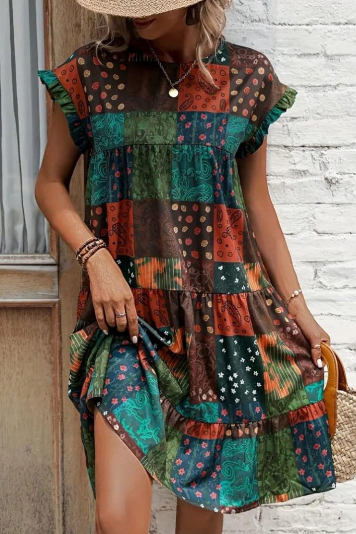 Kolları Fırfırl Yuvarlak Yaka Elbise Desenli