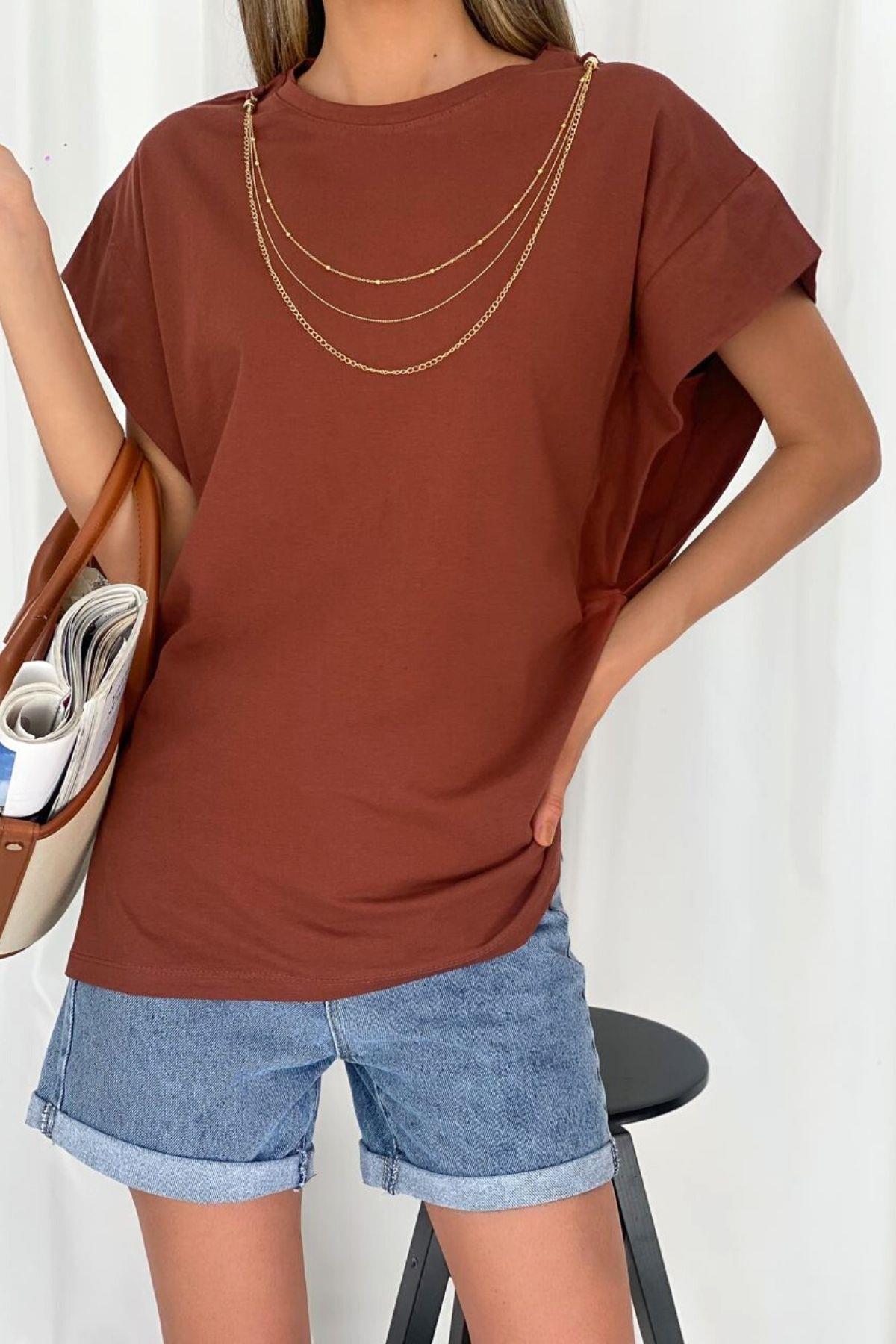 Kolsuz Kolyeli Basic T-Shirt Kahve