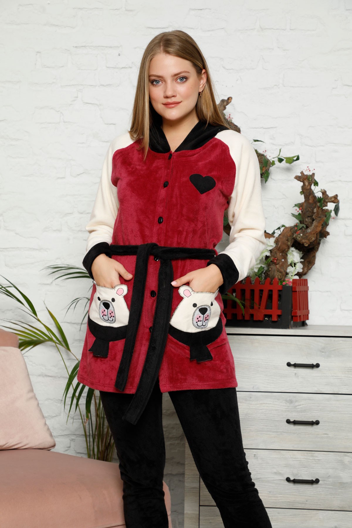 Kuşaklı Kapüşonlu Kadife Pijama Takımı