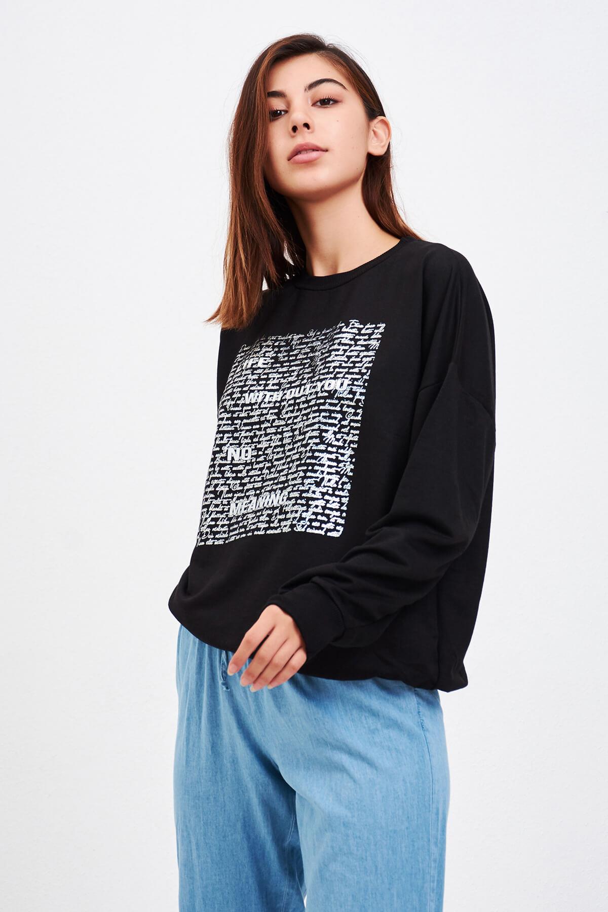 Parlak Yazı Detaylı Sweat Siyah